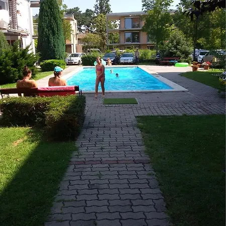 Medences Oenallo 4 Fos 2 Legteru, Felszerelt Foeldszinti Apartman, Terasszal, Wi-fivel, 30 Meterre A Strandtol שיופוק