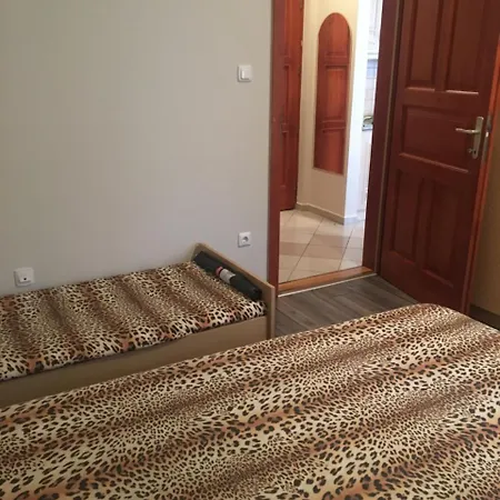 Medences Oenallo 4 Fos 2 Legteru, Felszerelt Foeldszinti Apartman, Terasszal, Wi-fivel, 30 Meterre A Strandtol *