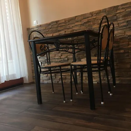 Medences Oenallo 4 Fos 2 Legteru, Felszerelt Foeldszinti Apartman, Terasszal, Wi-fivel, 30 Meterre A Strandtol דירה שיופוק