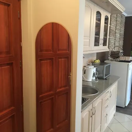Medences Oenallo 4 Fos 2 Legteru, Felszerelt Foeldszinti Apartman, Terasszal, Wi-fivel, 30 Meterre A Strandtol דירה